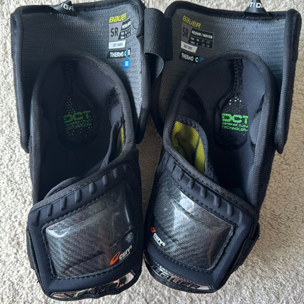 Bauer Adult mens hockey elbow pads MEDIUM 
BRAND NEW
